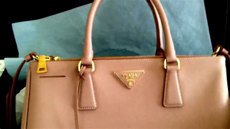 prada saffiano 28cm vs 33cm|Prada saffiano double zip review.